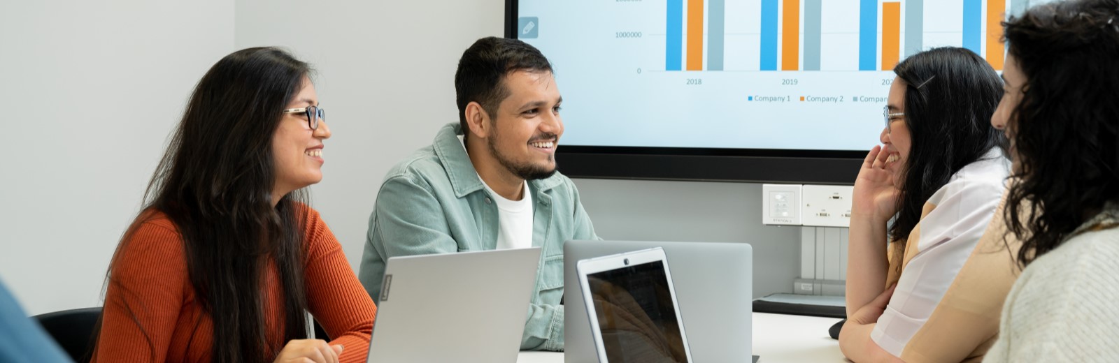 Students in a finance lab