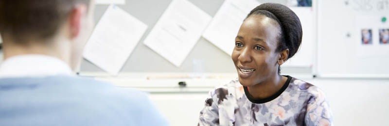 student having a one-to-one with her tutor
