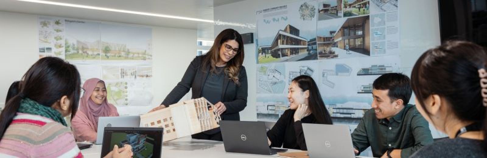 Image of a seminar in the School of Civil Engineering for the postgraduate Architecture students