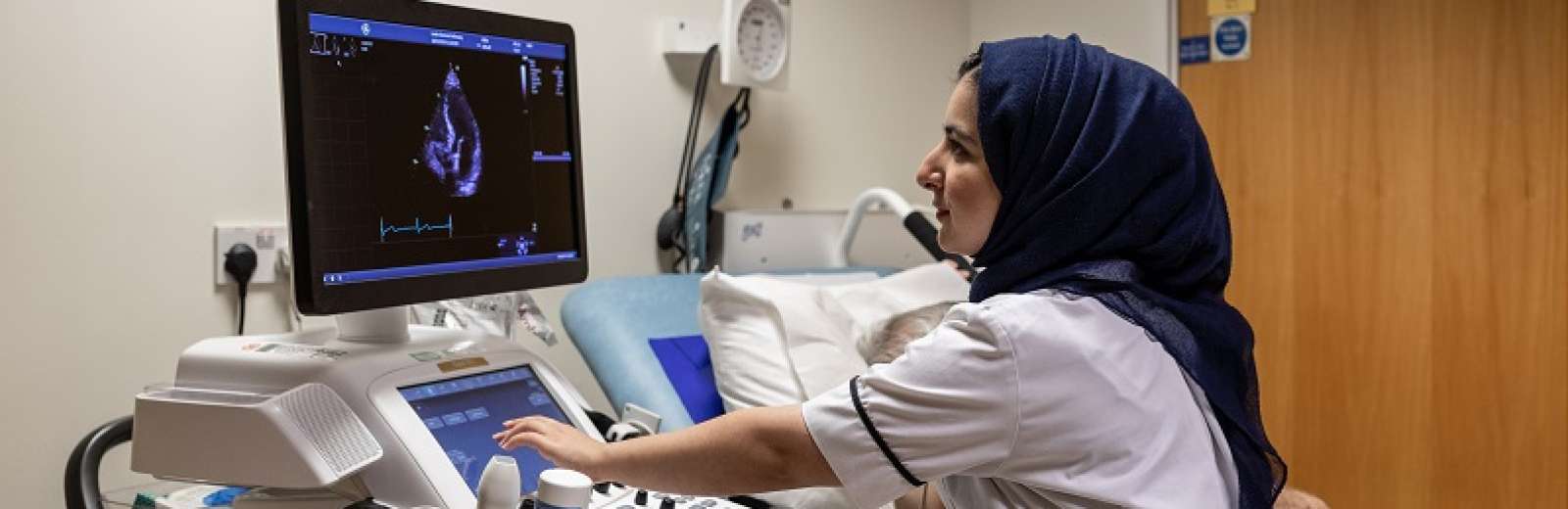 The University of Leeds PG Cert Echocardiography is a theory based programme which teaches students the science and technology of ultrasound, fundamentals of Echocardiography and pathologies.